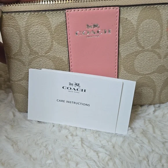 Coach Beige and Pink Wristlet With Lauren Conrad Nwt 5 Pair Of Earrings - Picture 10 of 11